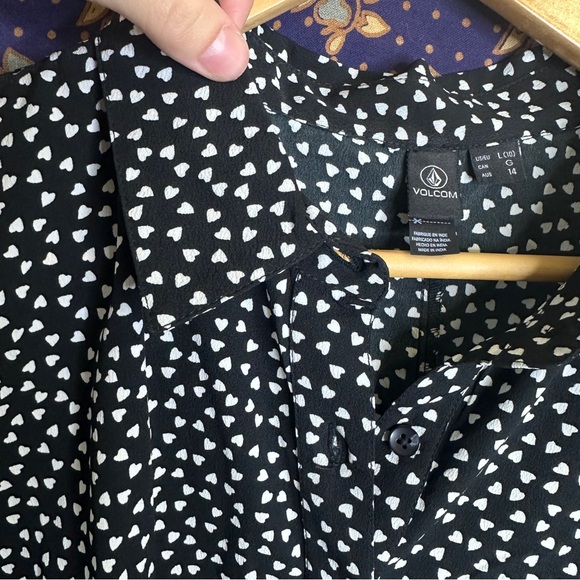 🦋5/20$🦋 Volcom heart patterned romper - Picture 3 of 11